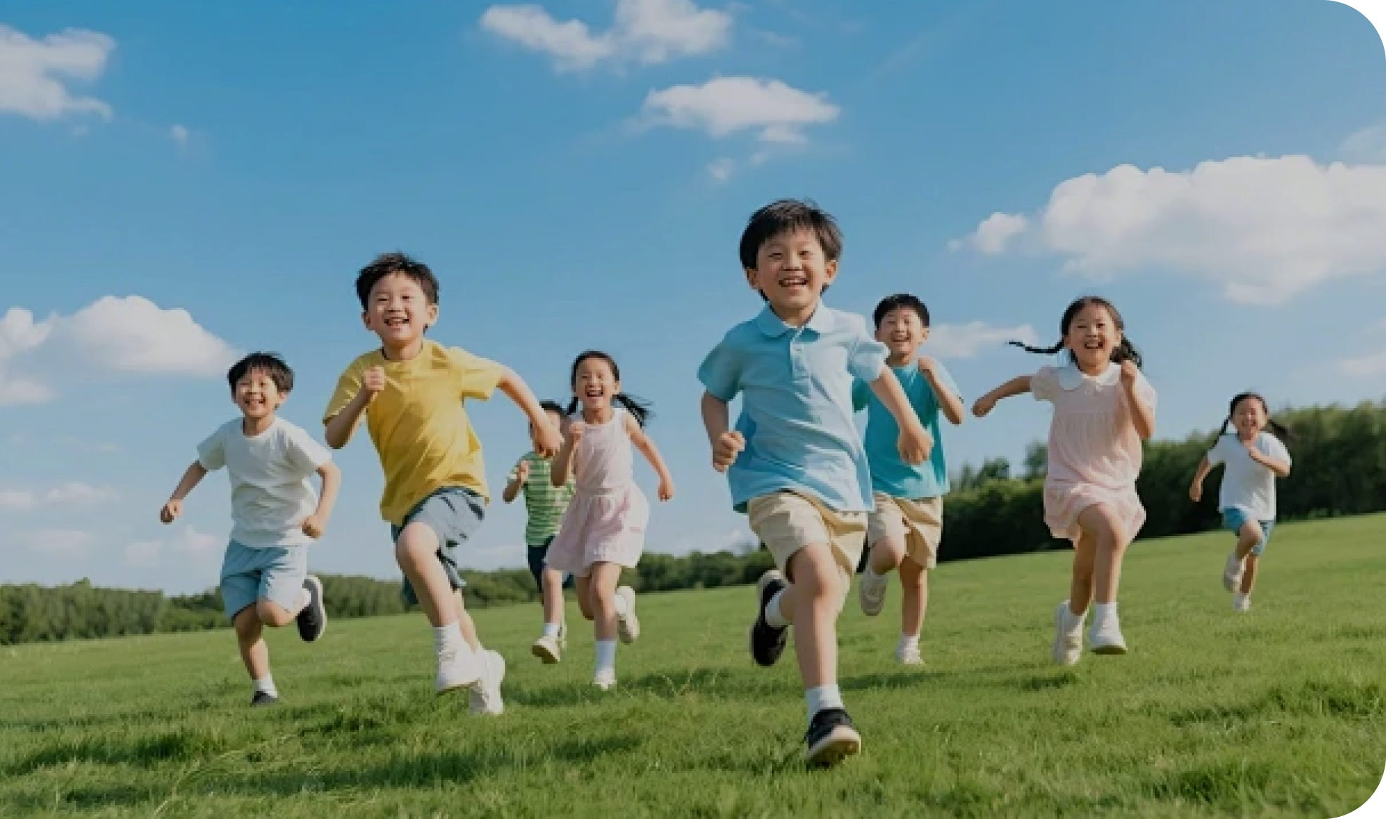 孩子们在户外奔跑探索